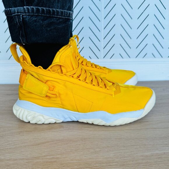 ❤️❤️Rare Nike Air Jordan Proto-React 10.5 Men Shoes Yellow Sneakers BV1654-701❤️ - Picture 2 of 12